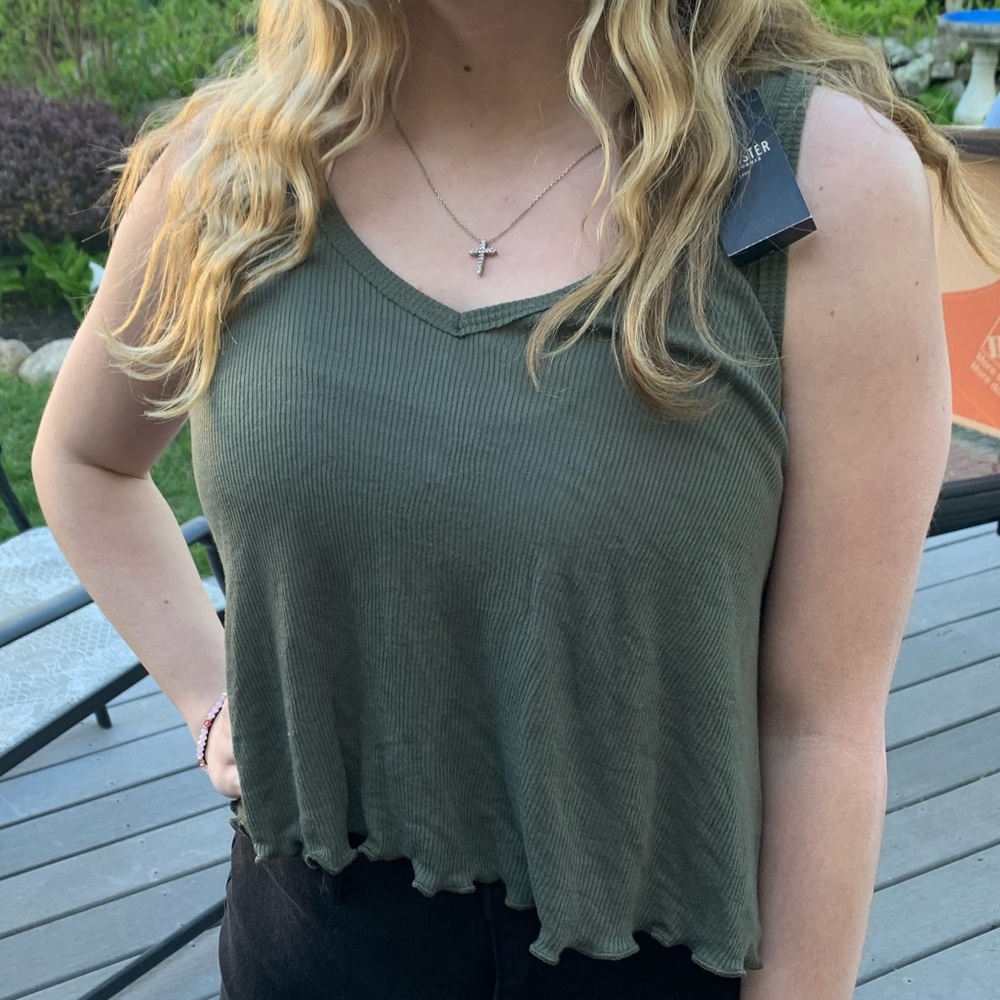 hollister tank